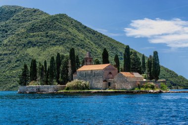 Saint George Adası, Perast, Karadağ 'daki Benedikt Manastırı