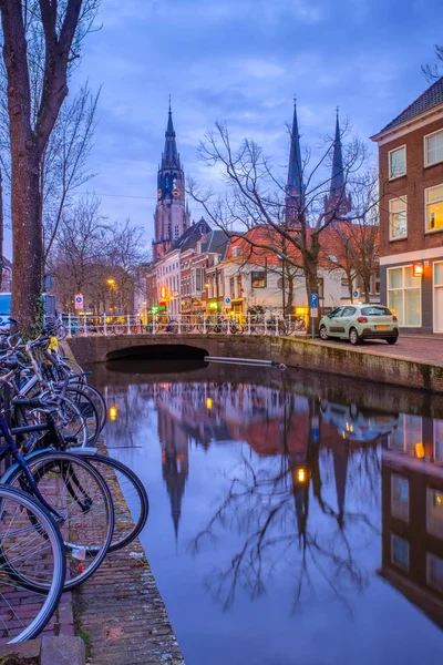 Λέιντεν Ολλανδία Απριλίου 2018 Τυπική Ολλανδική Αρχιτεκτονική Στο Δρόμο Κανάλι — Φωτογραφία Αρχείου