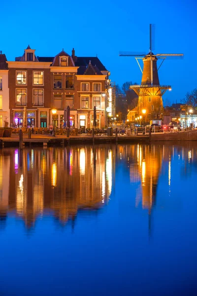 Leiden Niederlande April 2018 Typisch Holländische Architektur Einer Straße Mit — Stockfoto