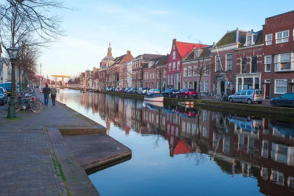Leiden Pays Bas Avril 2018 Voie Navigable Véhicules Architecture Typiquement — Photo