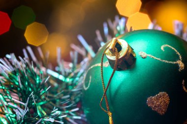 Noel ışıkları bokeh arka plan mavi top bauble dekorasyon