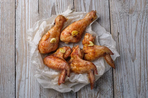 Roasted Chicken Wings Paper Table — Stock Photo, Image