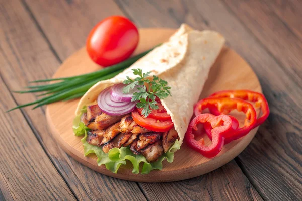 Homemade Shawarma Sandwich Grilled Chicken Meat Vegetables Cutting Board — Stock Photo, Image