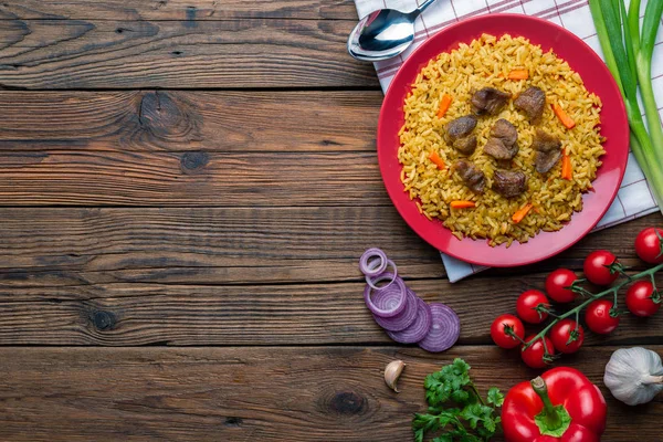 Teller Hausgemachte Pilaf Gericht Mit Fleisch Und Gemüse Mit Kopierraum — Stockfoto