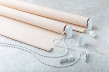 hafif sefil yüzeyde haddelenmiş bej kepenkler