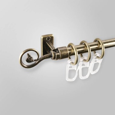 Gri arka plan üzerinde perde direği için vintage filiz şeklinde metal ucu