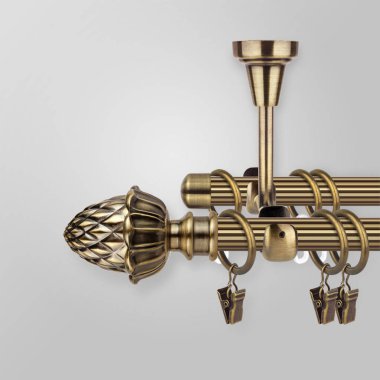 Gri arka plan üzerinde saves için modern köknar konisi şeklinde finial