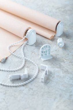 hafif sefil yüzeyde haddelenmiş bej kepenkler