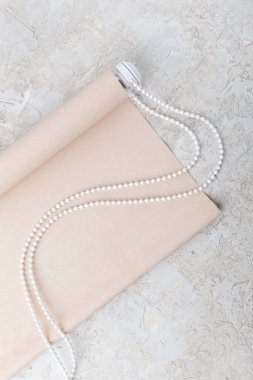 hafif eskip yüzeyinde haddelenmiş bej deklanşör üst görünümü