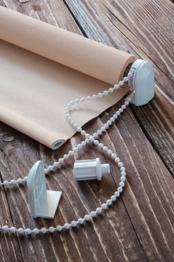 Rustik ahşap zemin üzerine bej Roman tonları