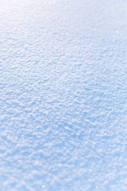 Wintry kırsalında karla kaplı arazinin tam çerçevesi 