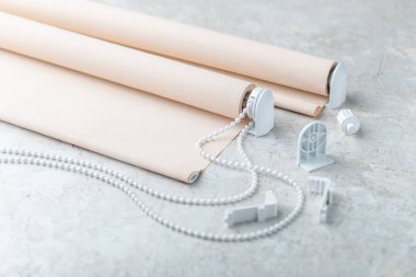 hafif sefil yüzeyde haddelenmiş bej kepenkler