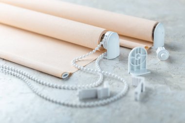 hafif sefil yüzeyde haddelenmiş bej kepenkler