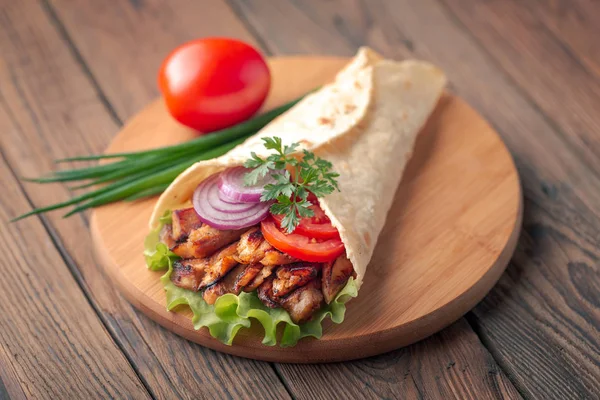 Homemade Shawarma Sandwich Grilled Chicken Meat Vegetables Cutting Board — Stock Photo, Image