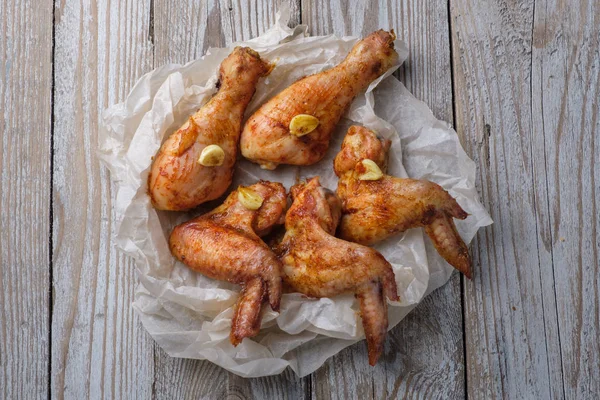 Roasted Chicken Wings Paper Table — Stock Photo, Image
