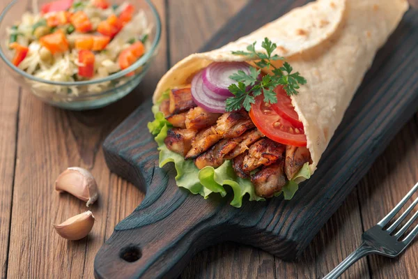 Homemade Shawarma Grilled Meat Salad Bowl Rustic Table — Stock Photo, Image