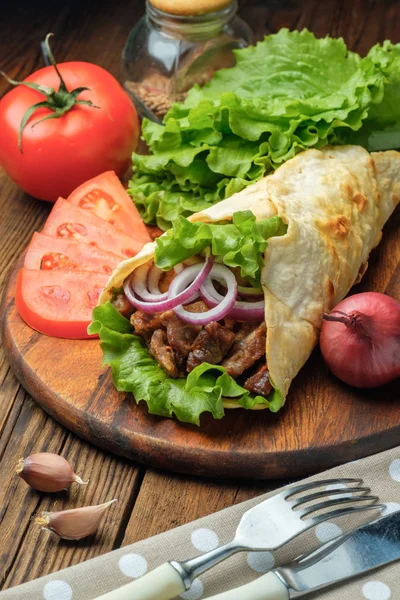 Homemade Shawarma Sandwich Grilled Meat Vegetables Cutting Board — Stock Photo, Image