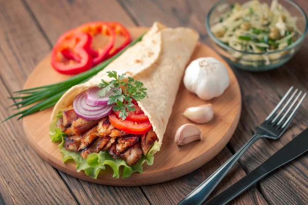Homemade Shawarma Sandwich Grilled Chicken Meat Vegetables Cutting Board — Stock Photo, Image