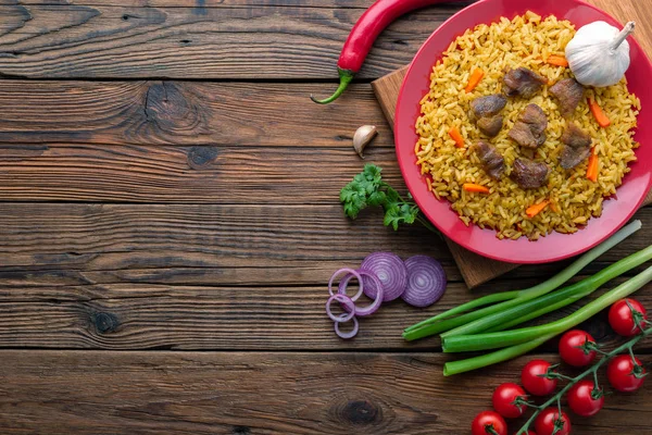 Assiette Plat Pilaf Maison Avec Viande Légumes Avec Espace Copie — Photo