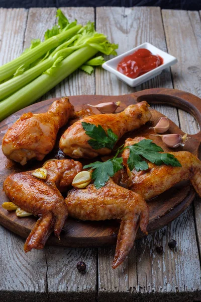 Roasted Chicken Wings Wooden Board Sauce Vegetables — Stock Photo, Image