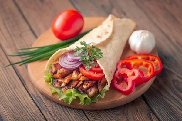 Homemade Shawarma Sandwich Grilled Chicken Meat Vegetables Cutting Board — Stock Photo, Image