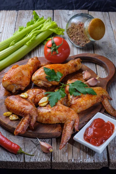 Roasted Chicken Wings Wooden Board Sauce Vegetables — Stock Photo, Image