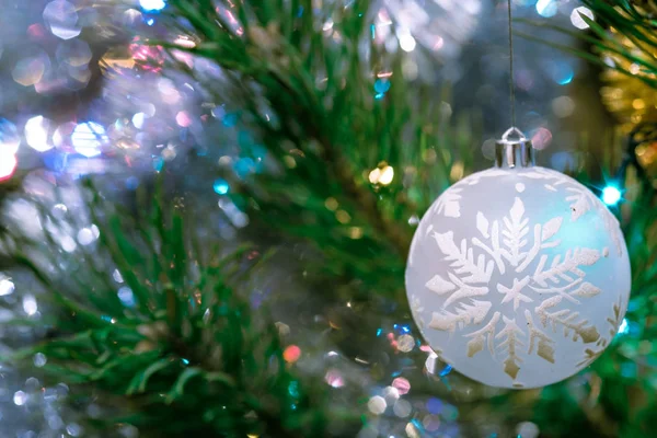 White Ball Christmas Ornament Snowflake Pattern Fir Tree Branch — 스톡 사진