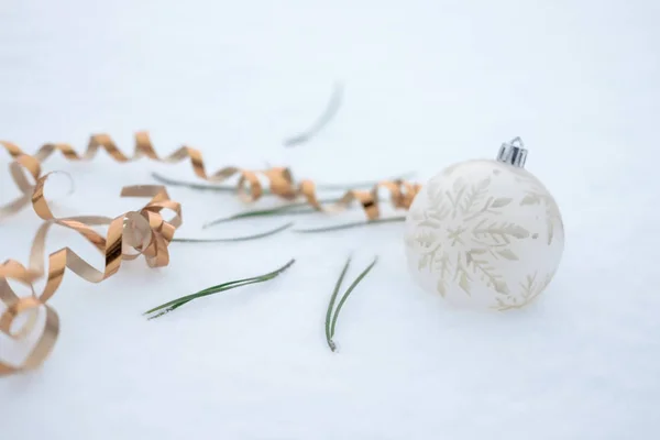 White Ball Christmas Ornament Snowflake Pattern White Snow Background — 스톡 사진