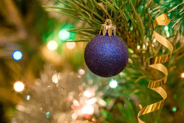 Blue Ball Christmas Prydnad Festliga Fir Tree — Stockfoto