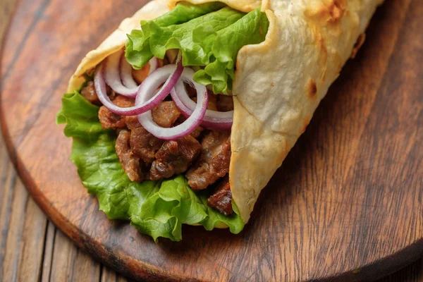 Domu Shawarma Kanapkę Grillowanego Mięsa Warzyw Deska Krojenia — Zdjęcie stockowe