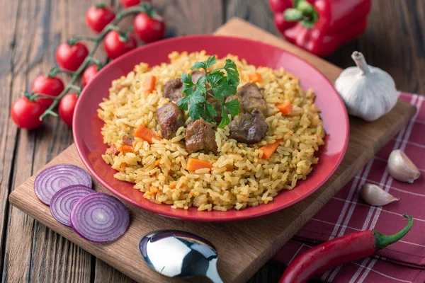 Plate Homemade Pilaf Dish Meat Vegetables Wooden Board — Stock Photo, Image