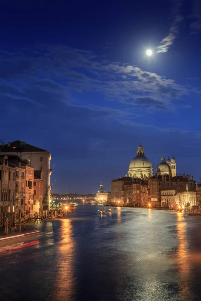 Пейзаж Венецианского Канала Ночью Италии Европе — стоковое фото