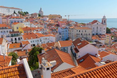 Lizbon, Portekiz, Avrupa şehir manzarasıgeleneksel çatılar ve evler