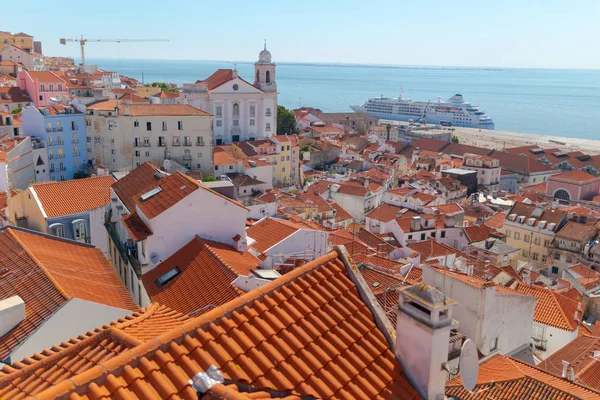 Παραδοσιακές Στέγες Και Σπίτια Στο Αστικό Τοπίο Της Λισαβόνας Πορτογαλία — Φωτογραφία Αρχείου