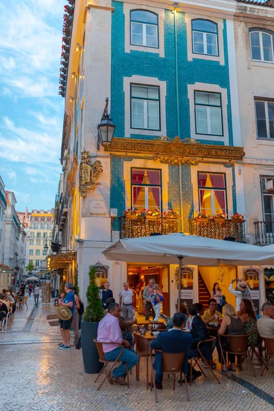 Escena Ciudad Con Turistas Descansando Cafetería Lisboa Portugal Europa — Foto de Stock