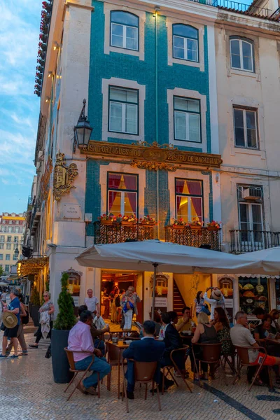 Escena Ciudad Con Turistas Descansando Cafetería Lisboa Portugal Europa — Foto de Stock