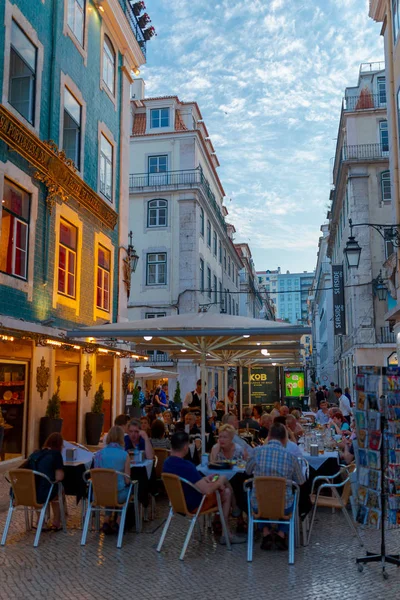 Escena Ciudad Con Turistas Descansando Cafetería Lisboa Portugal Europa — Foto de Stock
