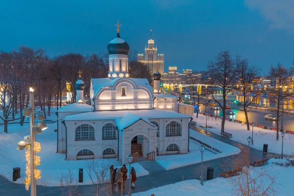 Nieuwjaar Festival Decoratie Straat Met Kerkgebouw Moskou Rusland — Stockfoto