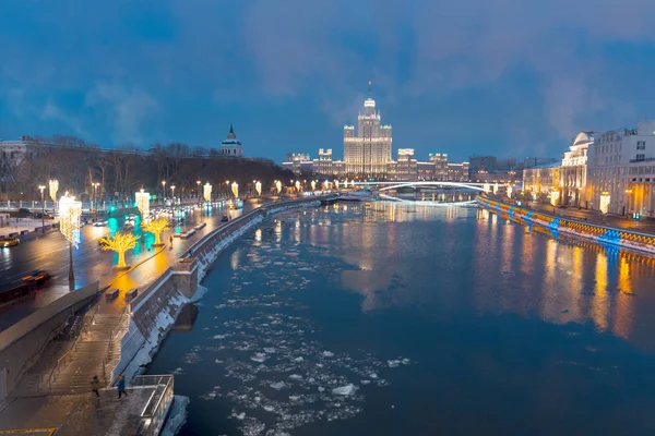 Nieuwjaar Festival Decoraties Straat Met Rivier Moskou Rusland — Stockfoto