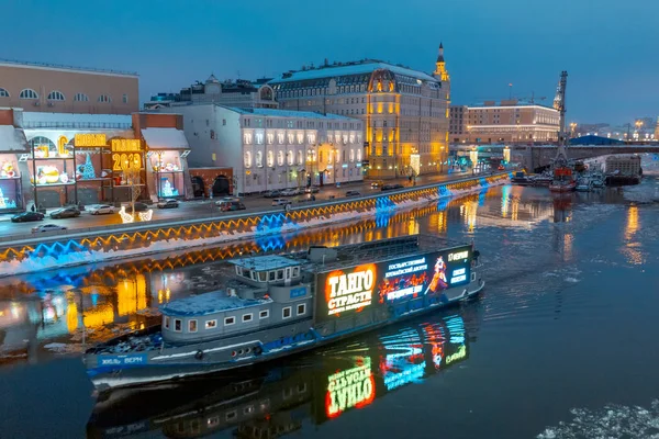 Decorazioni Festival Anno Nuovo Argine Nave Acqua Mosca Russia — Foto Stock