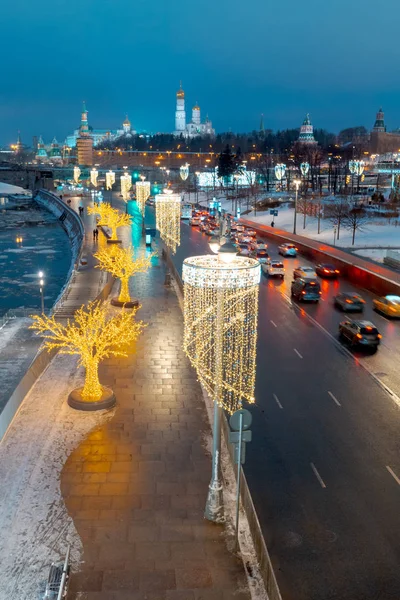 Nyår Festival Dekorationer Gatan Med Bilar Moskva Ryssland — Stockfoto