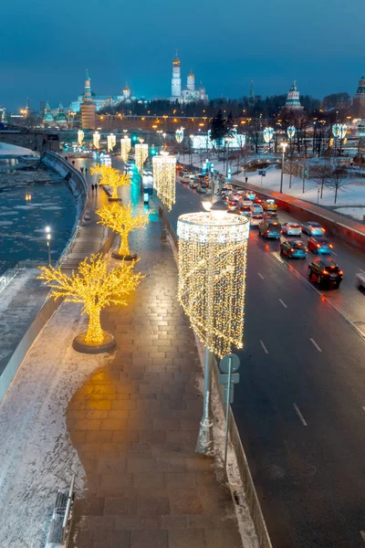 Decorazioni Festival Anno Nuovo Strada Con Auto Mosca Russia — Foto Stock