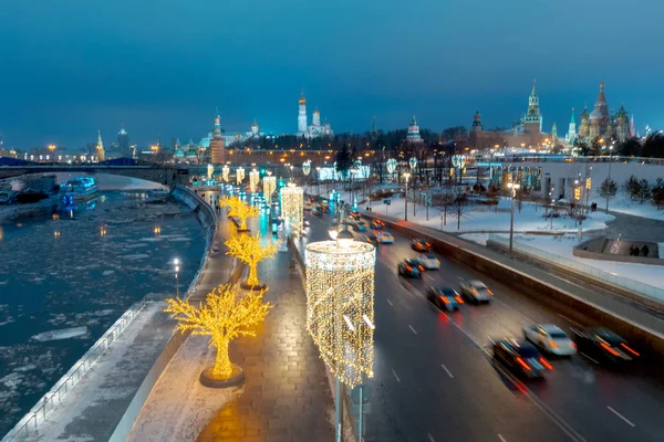 Decorazioni Festival Anno Nuovo Strada Con Automobili Mosca Russia — Foto Stock