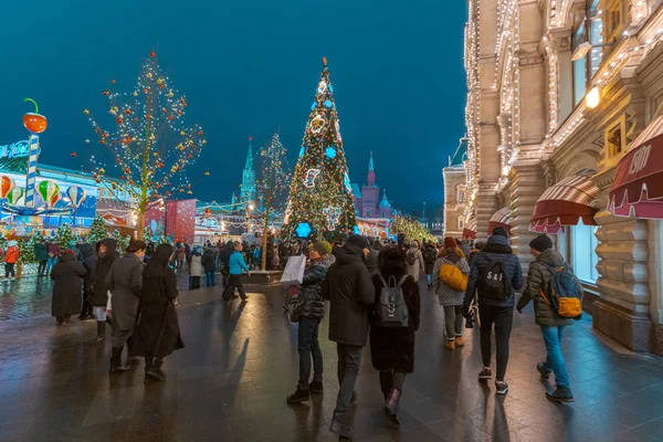 Decorações Festival Ano Novo Rua Com Pessoas Moscou Rússia — Fotografia de Stock