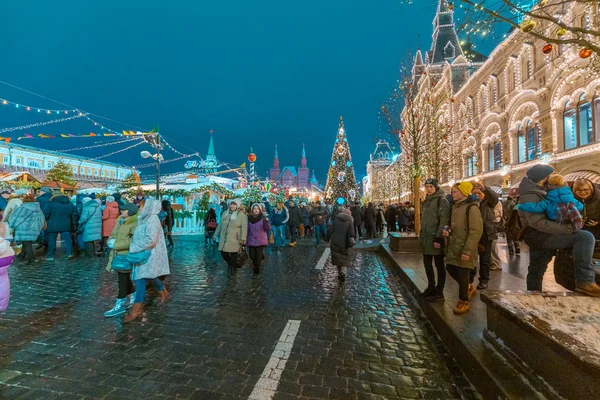 Decorações Festival Ano Novo Rua Com Pessoas Moscou Rússia — Fotografia de Stock