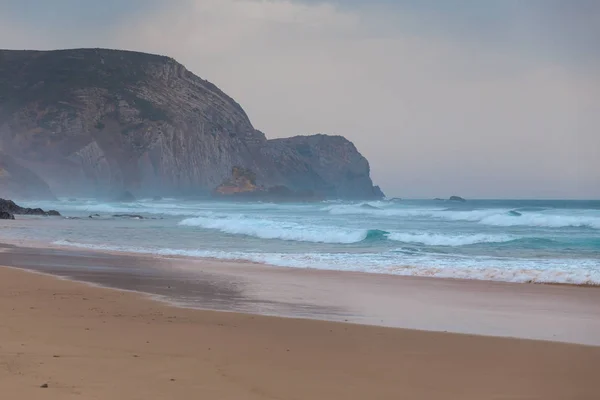 Ondas Praia Cênica Areia Tempo Tempestuoso Praia Mareta Portugal — Fotografia de Stock