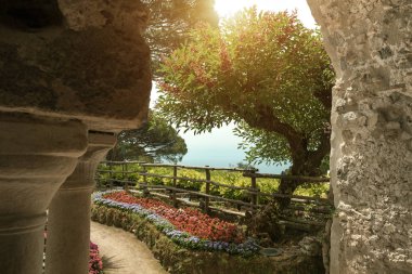 Ravello, Amalfi Sahili, İtalya'da deniz kıyısında güzel antik bahçe