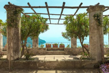 Ravello, Amalfi Sahili, İtalya'da deniz kıyısında güzel antik bahçe