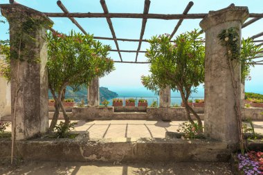 Ravello, Amalfi Sahili, İtalya'da deniz kıyısında güzel antik bahçe
