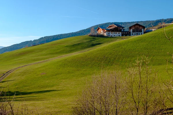 Güney Tirol Yeşil Vadisinde Dağ Köyü Sahne Talya Avrupa — Stok fotoğraf